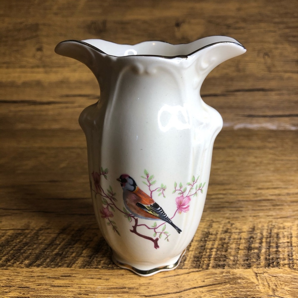 Vintage Royal Worcester 4” vase. Goldfinch pattern